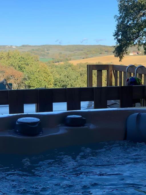Gite A La Ferme Avec Jacuzzi Et Piscine Chauffee Saint-Felix-de-Tournegat エクステリア 写真